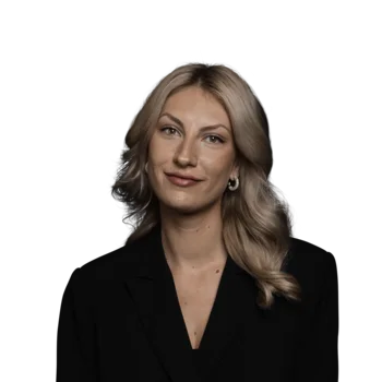 Paula Rübsamen | Sales Consultant Porträt einer lächelnden Frau mit blonden Haaren und schwarzem Blazer